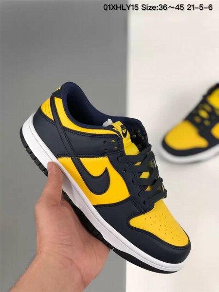 Sneaker size 37 open