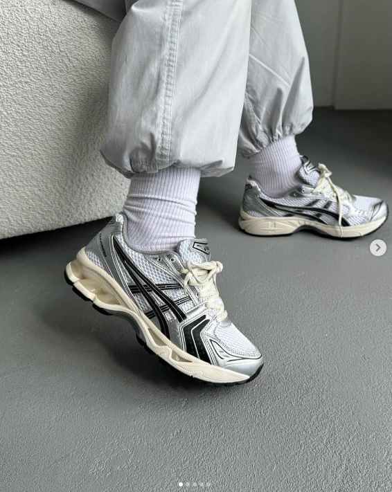 Кроссовки ASICS GEL серебристый,кремовый