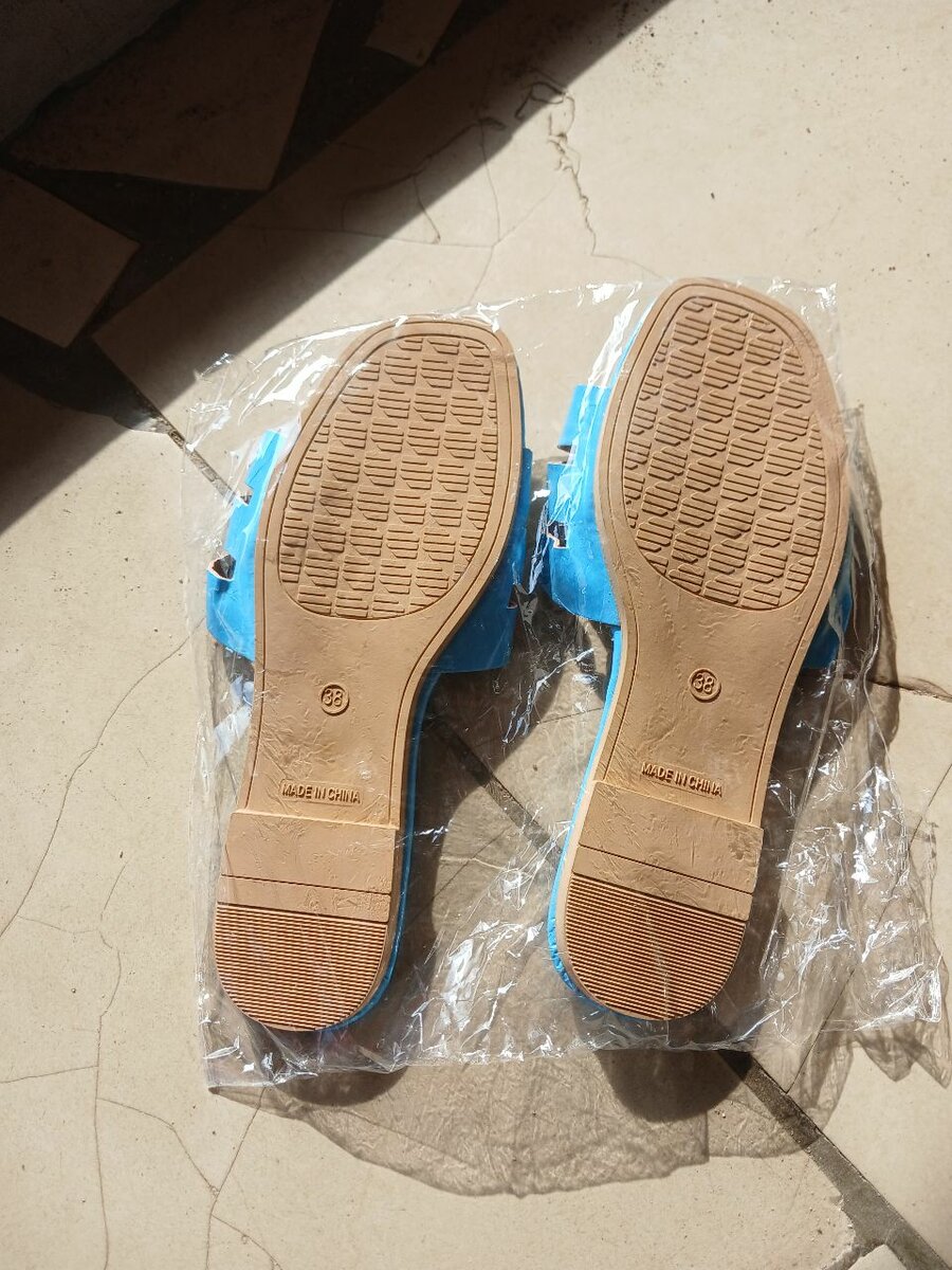 Sandales bleues élégantes