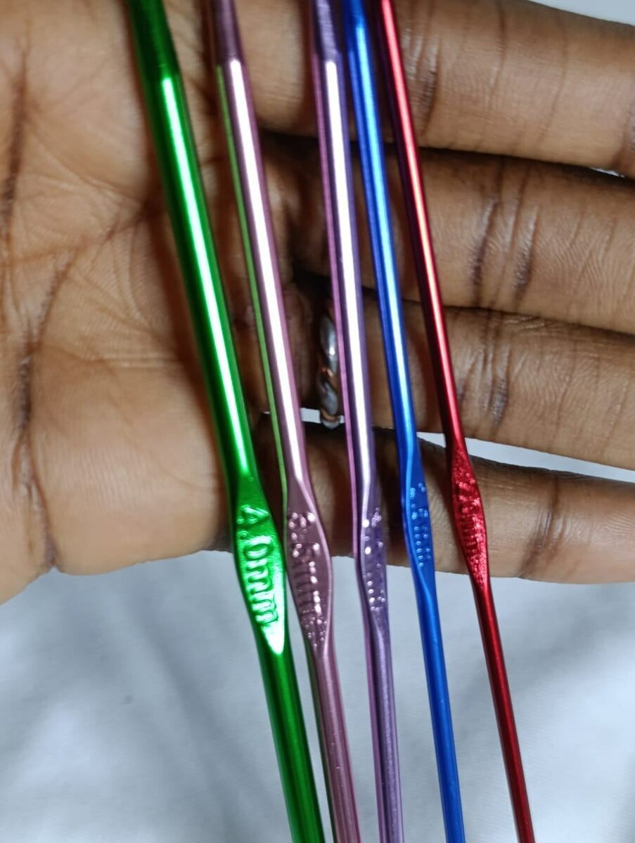 Crochets en aluminium colorés