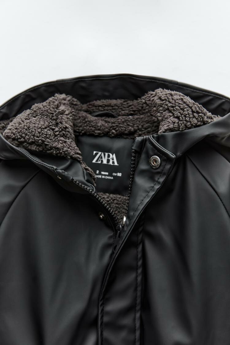 Непромокаемая куртка от ZARA