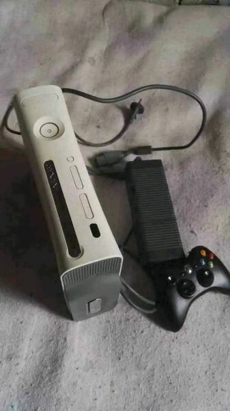 Console de jeu avec manette