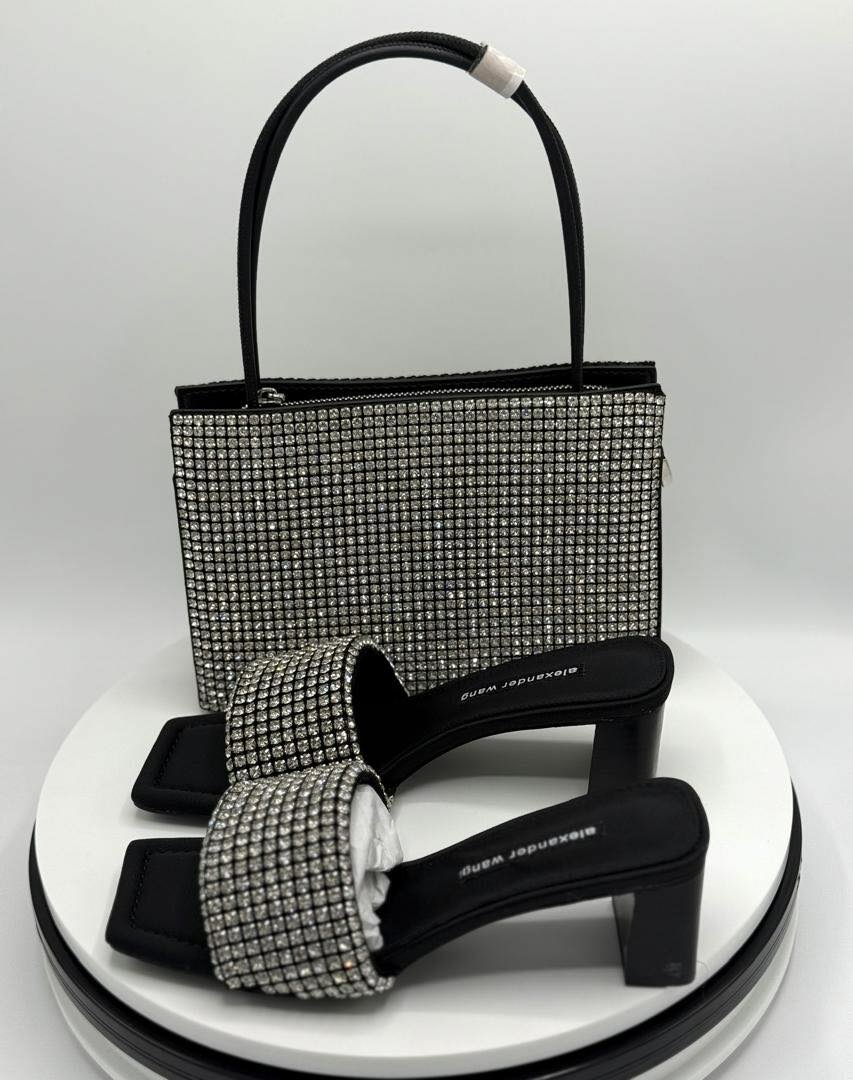 Ladies stock slippers