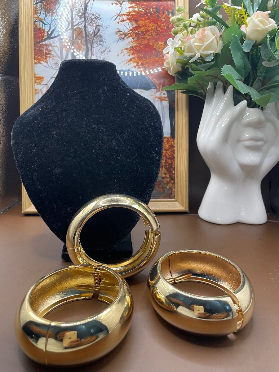 Bracelets dorés élégants