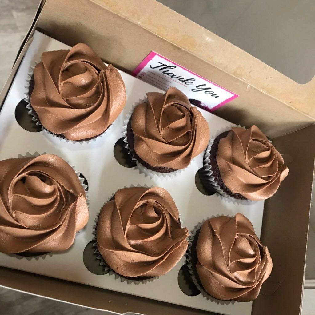 Chocolate cupcakes (6)