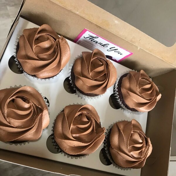 Chocolate cupcakes (6)