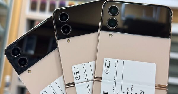 Samsung Galaxy Z fliP 4 quasi
