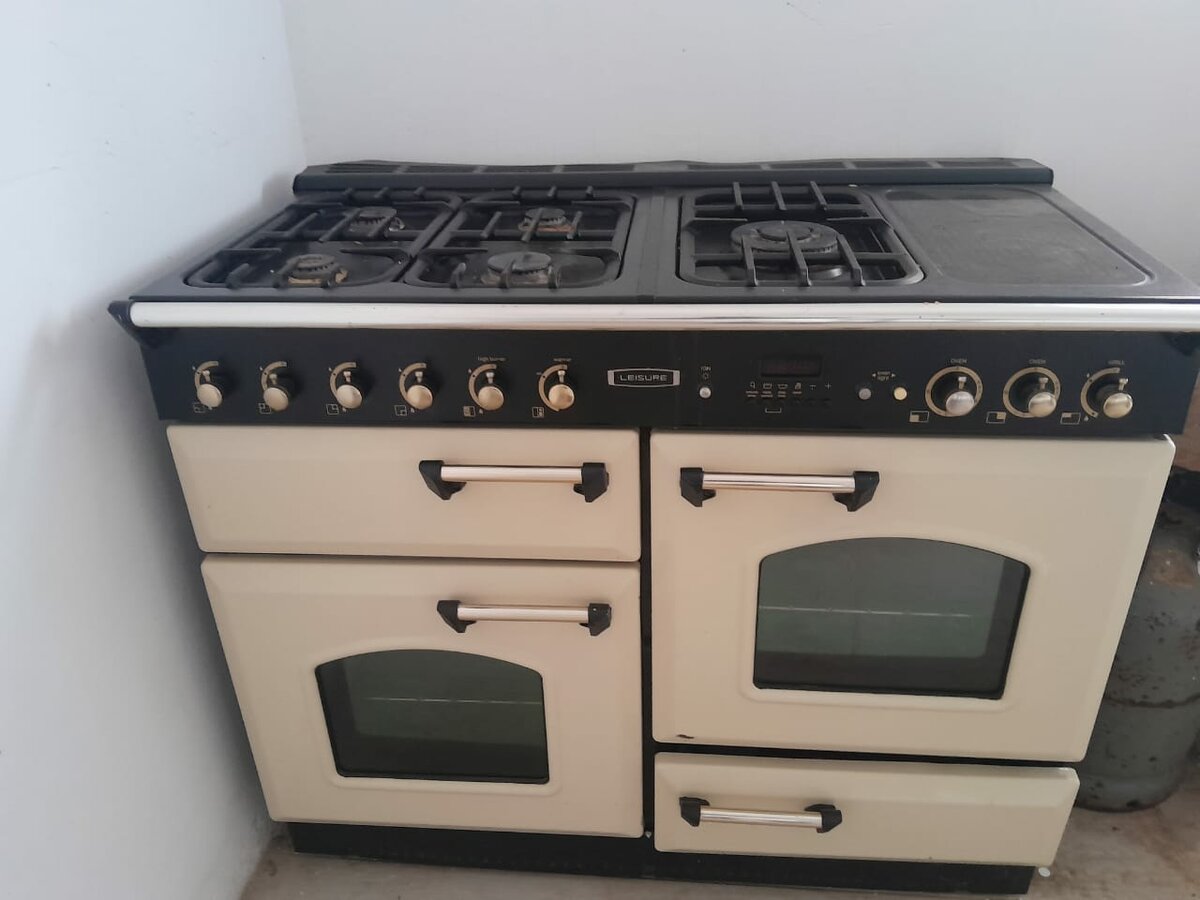Five Burner Gas Cooker