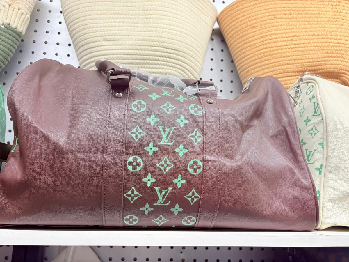 Sac de voyage en cuir coloré