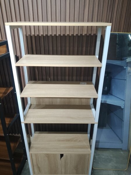 Étagère en bois moderne