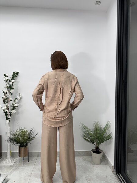 Tenue beige élégante femme