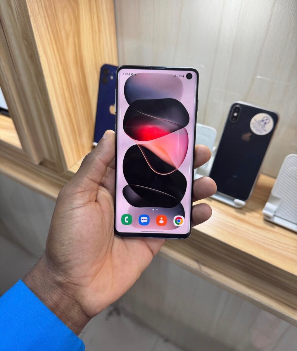 Samsung Galaxy S10 Smartphone