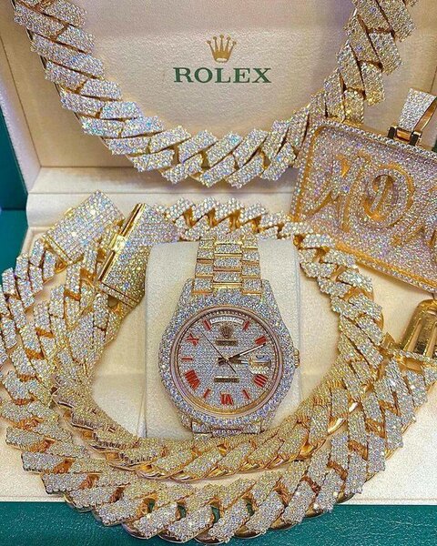 Montre Rolex en or et diamants