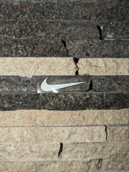 Термотрансферный винил для брендирования одежды.