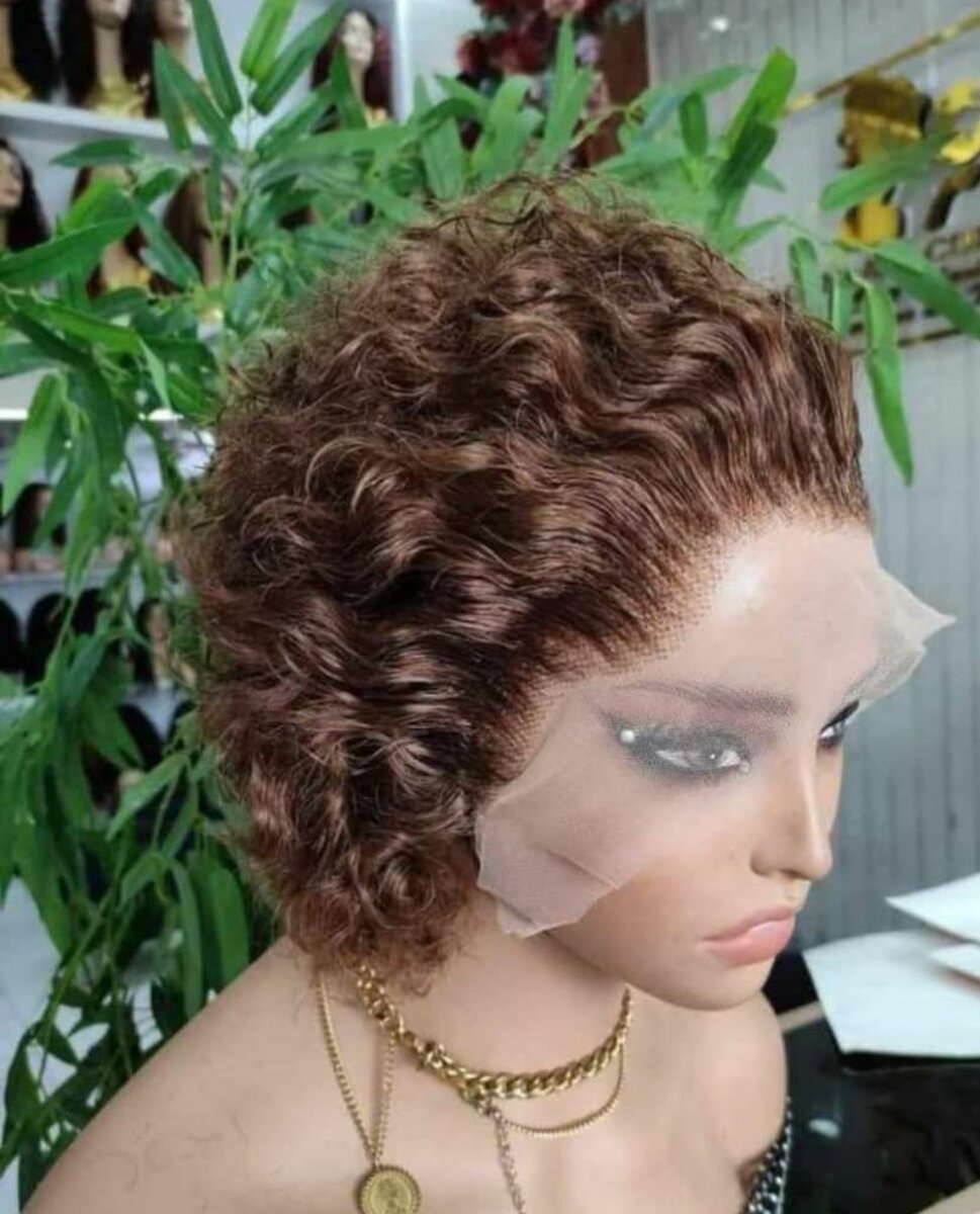 Perruque bouclée en dentelle