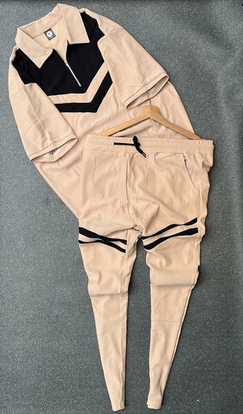 Ensemble sport beige élégant
