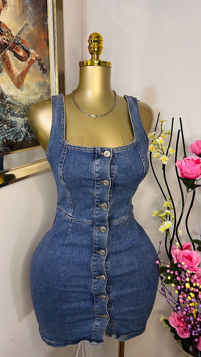 Robe en jean ajustée à boutons