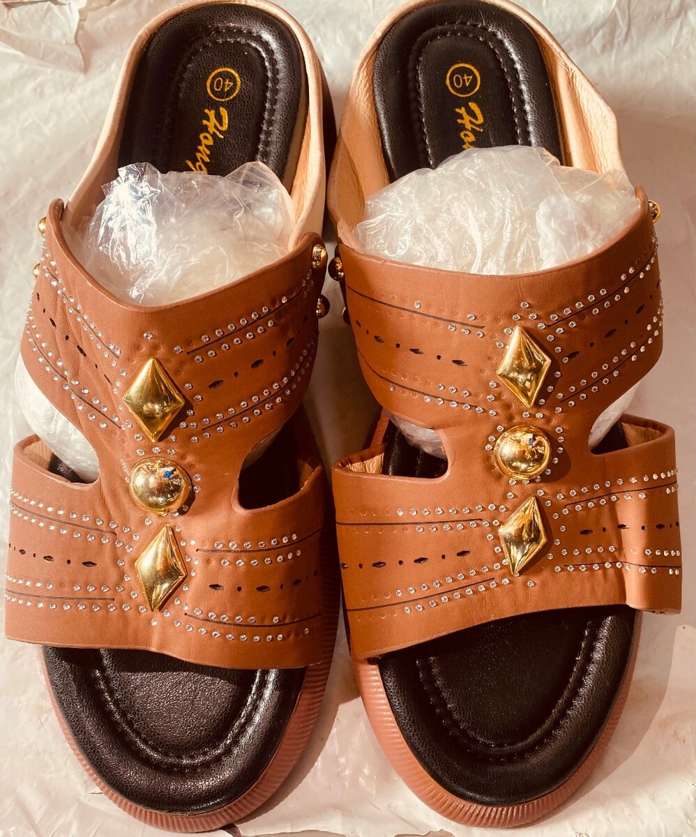 Sandales à talon décorées