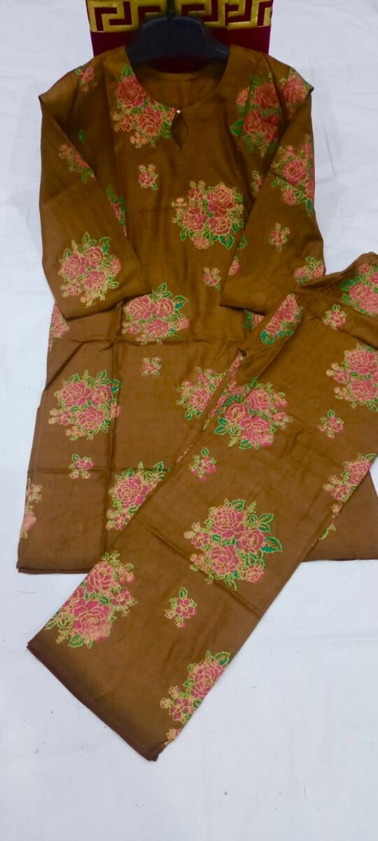 Most demanding Gulab print Linen 2p suit for girls and women