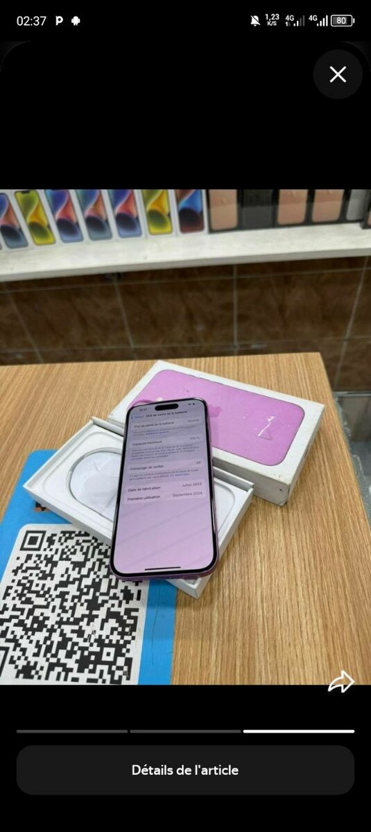 Smartphone moderne avec boîte