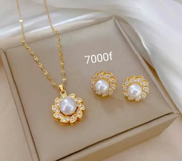 Ensemble de bijoux dorés élégants