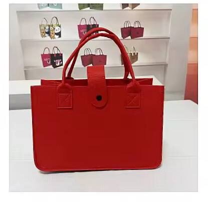 Sac à main en cuir rouge élégant