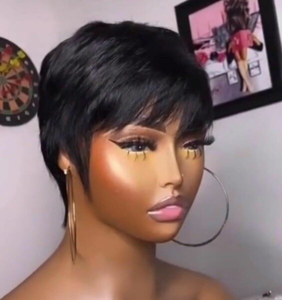 Perruque courte noire élégante