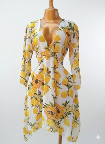 Robe fleurie décolletée