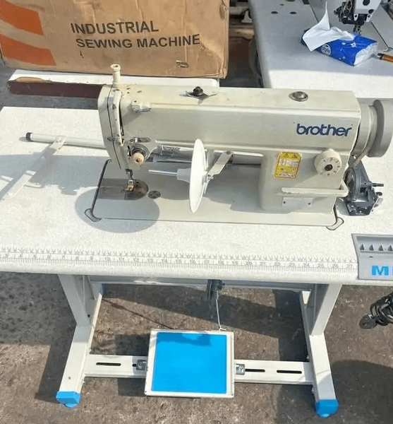 Machine à coudre industrielle Brother