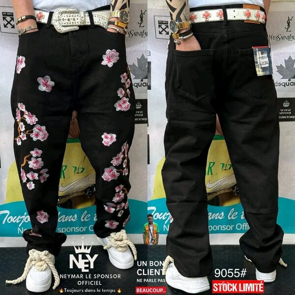 Jeans homme noir avec fleurs brodées