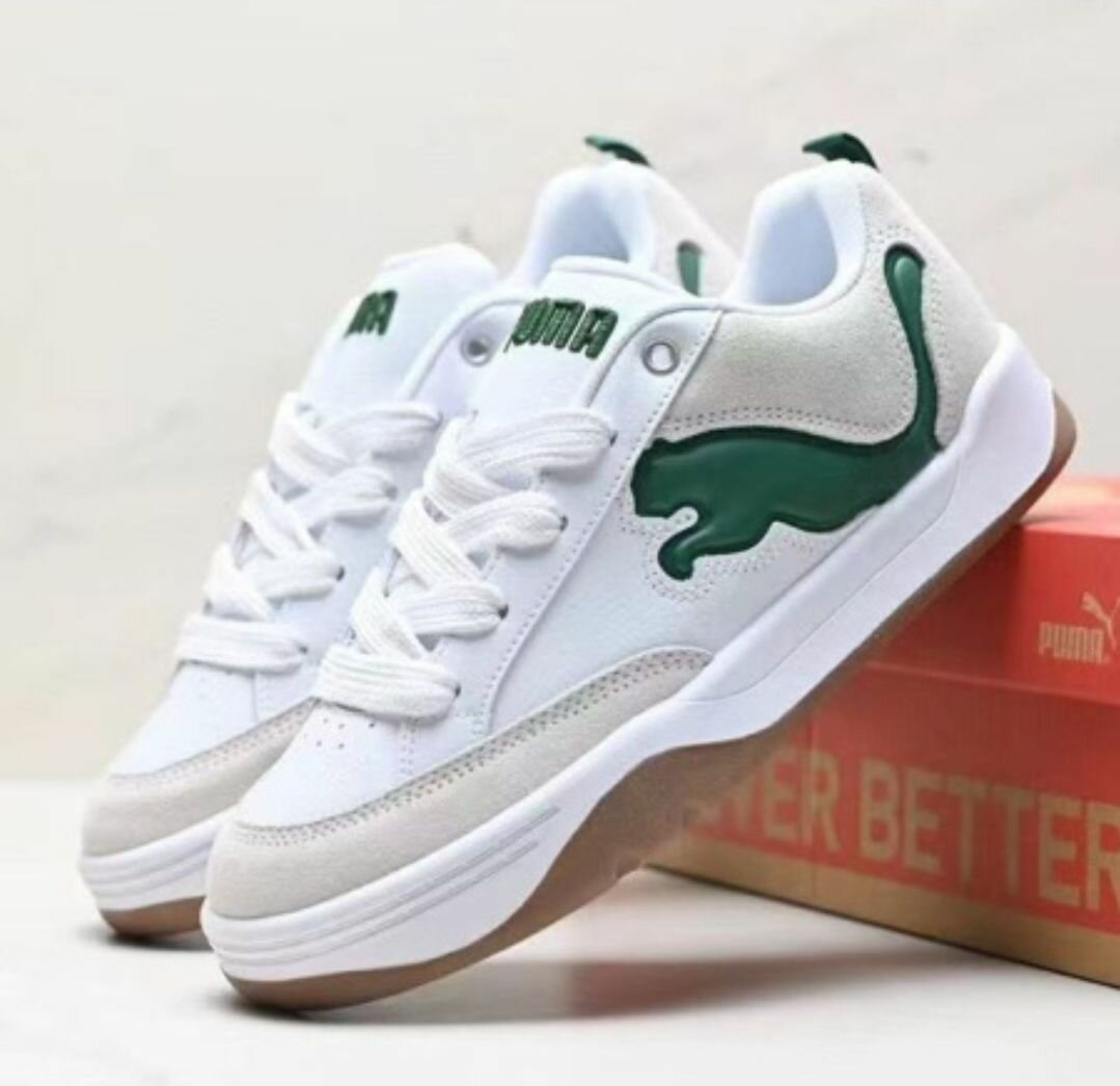 Puma blanches et vertes