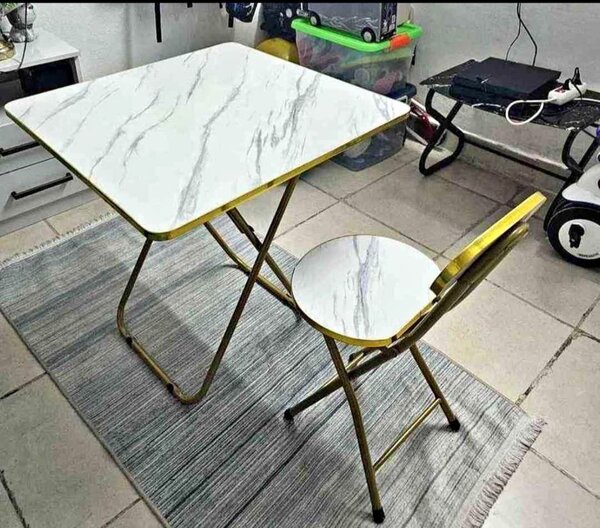 Table et chaise pliantes marbre