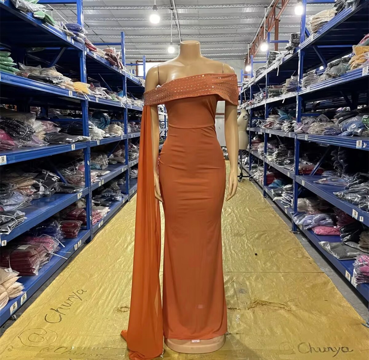 Robe Épaule Dénudée Élégante