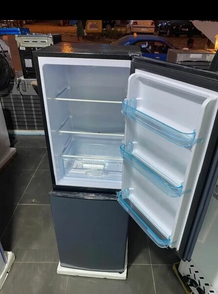 Réfrigérateur compact moderne