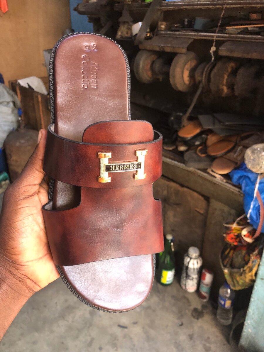 Sandales en cuir pour hommes.