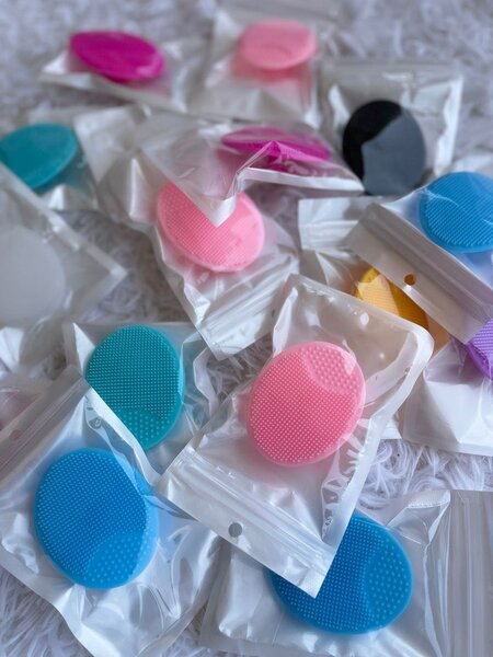 Silicone face sponge