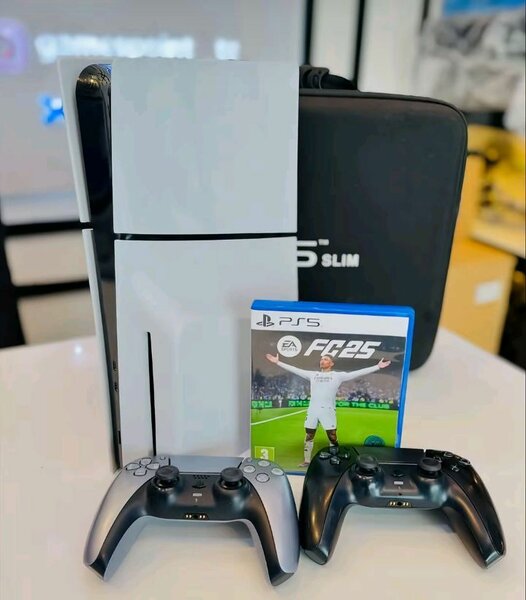 Console PS5 avec manettes