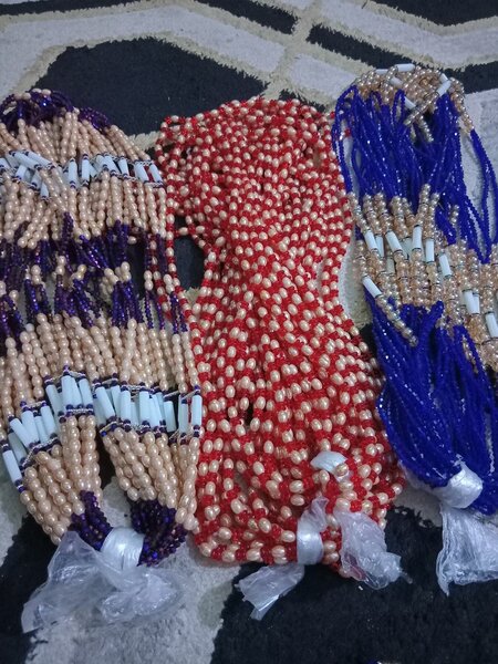 Colliers de perles colorés