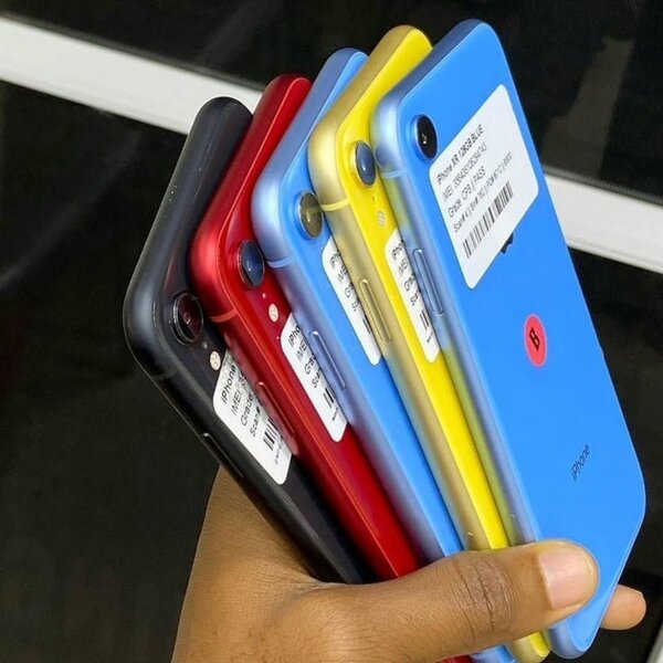 iPhone XR Couleurs Variées