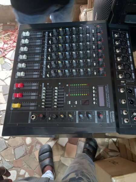 Table de mixage amplifié