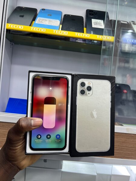 iPhone 11 Pro 64gb avec son carton