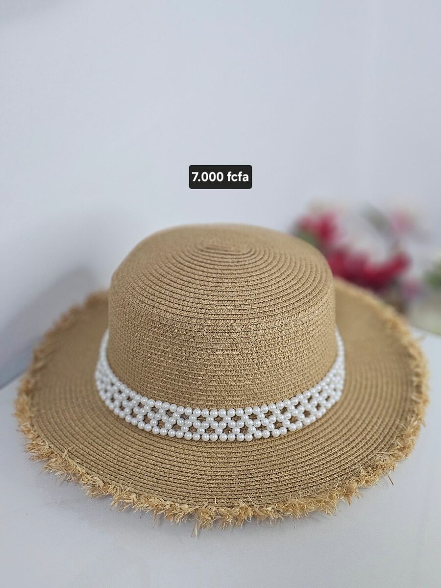 Chapeau paille orné de perles