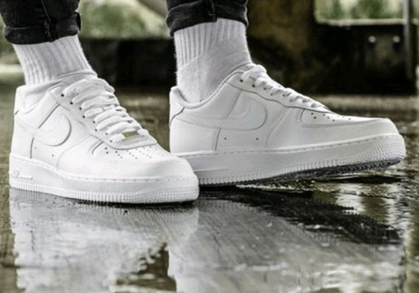 Baskets blanches élégantes unisexes