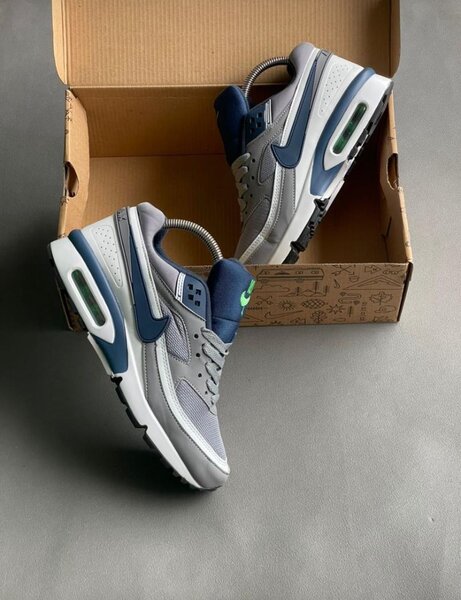 NIKE AIR MAX