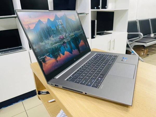 (WORKSTATION PC ) HP Zbook