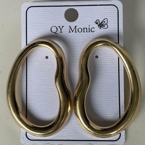 Boucles d'oreilles dorées élégantes