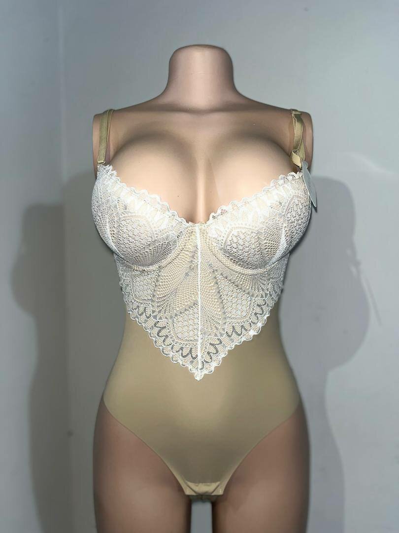 Body sculptant en dentelle
