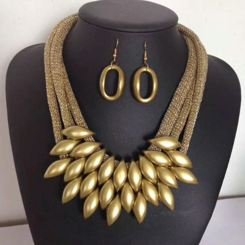 Ladies necklace