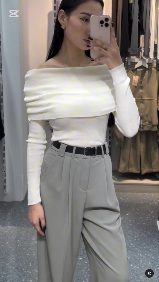 Кофточка с открытыми плечами