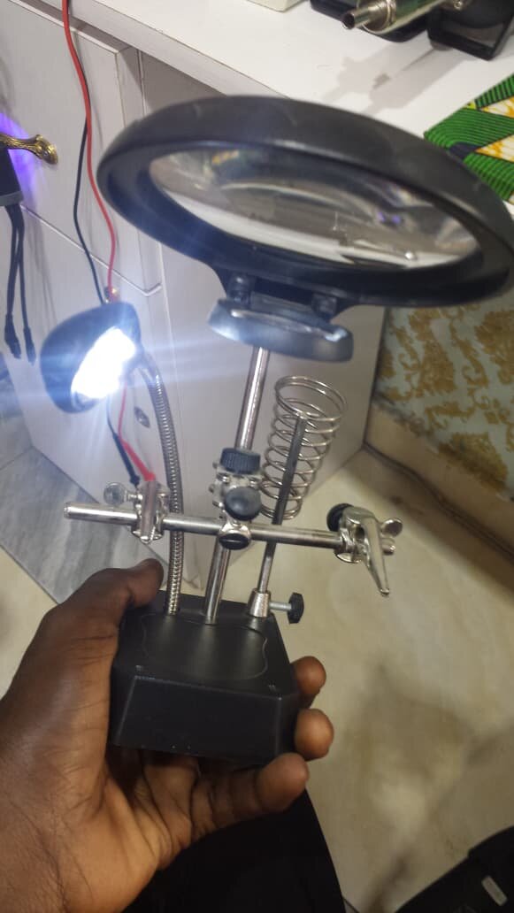 Loupe avec LED et pince